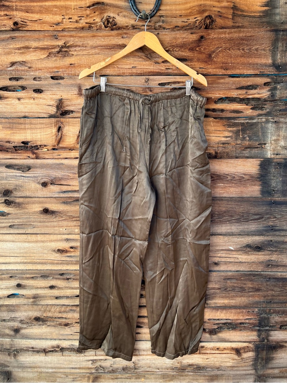 ALLEN ALLEN | NWT Satin Olive Drawstring Joggers M